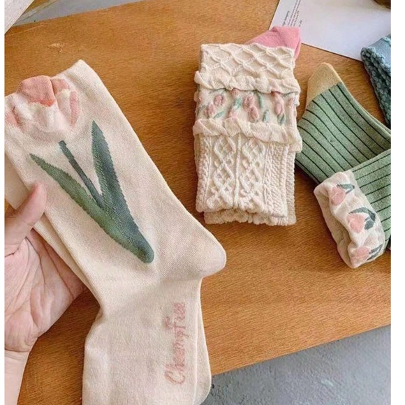 Cozy Floral Textured Color Block Socks Set - Picture 7 of 7